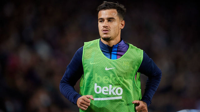 BARCELONA, SPAIN - NOVEMBER 20: Philippe Coutinho of FC Barcelona warms up during the La Liga Santander match between FC Barcelona and RCD Espanyol at Camp Nou on November 20, 2021 in Barcelona, Spain.
