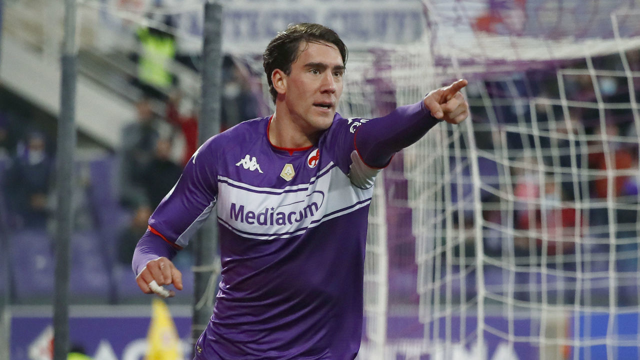 FLORENCE, ITALY - DECEMBER 11: Dusan Vlahovic of ACF Fiorentina celebrates after scoring his team's third goal during the Serie A match between ACF Fiorentina and US Salernitana at Stadio Artemio Franchi on December 11, 2021 in Florence, Italy.