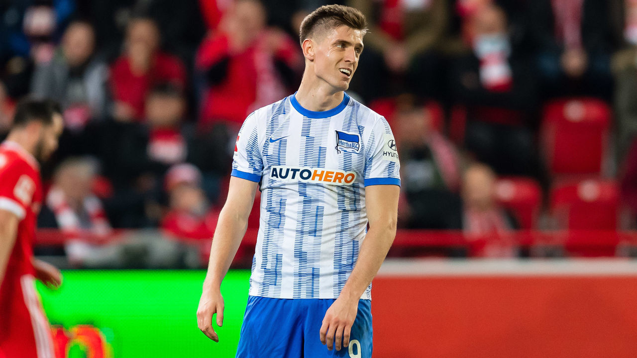 BERLIN, GERMANY - NOVEMBER 20: (BILD OUT) Krzysztof Piatek of Hertha BSC looks dejected during the Bundesliga match between 1. FC Union Berlin and Hertha BSC at Stadion An der Alten Foersterei on November 20, 2021 in Berlin, Germany.