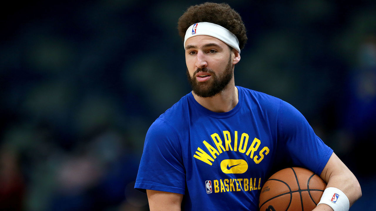NEW ORLEANS, LOUISIANA - JANUARY 06: Klay Thompson #11 of the Golden State Warriors stands on the court prior to the start of a NBA game against the New Orleans Pelicans at Smoothie King Center on January 06, 2022 in New Orleans, Louisiana.