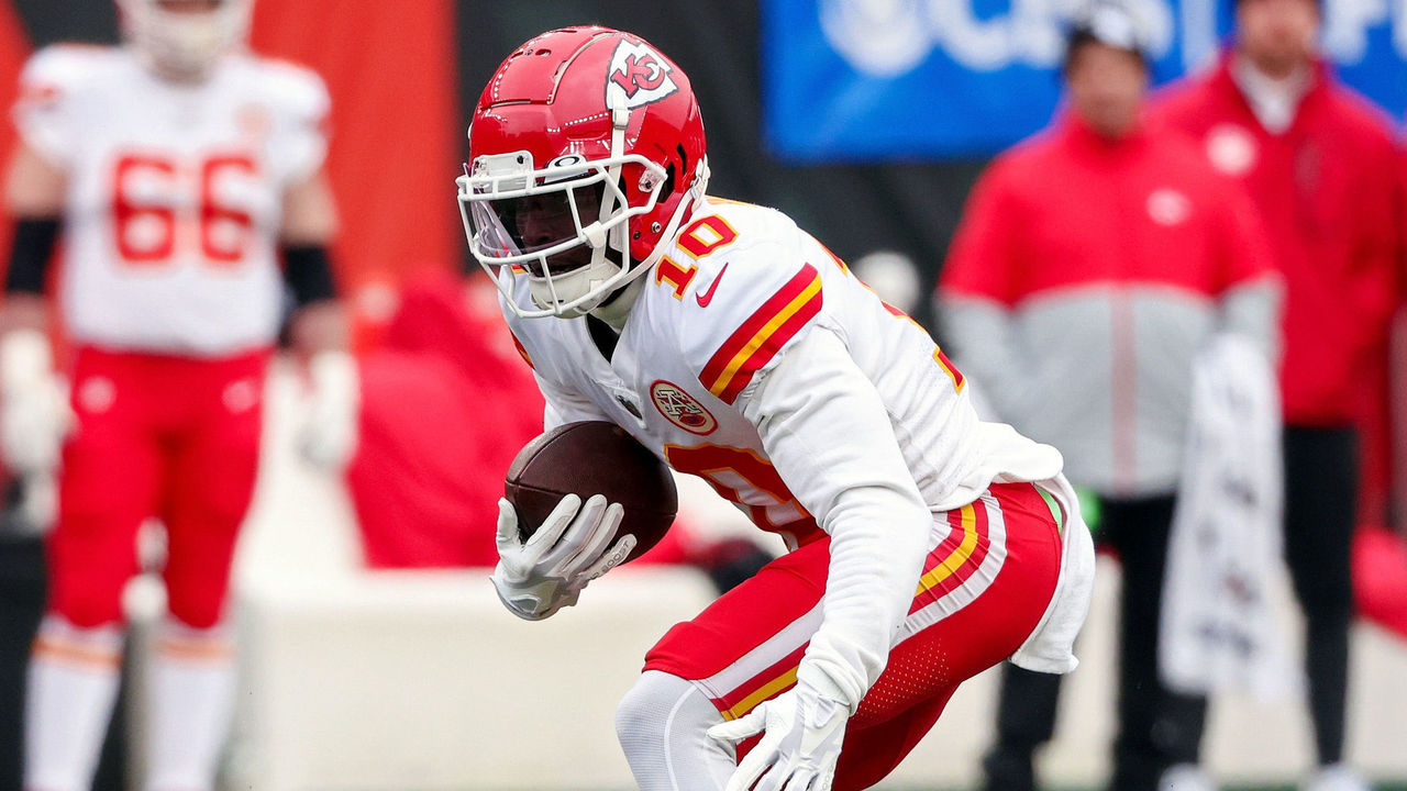 Chiefs Tyreek Hill injury: WR hurt heel in warmups vs. Broncos - Arrowhead  Pride