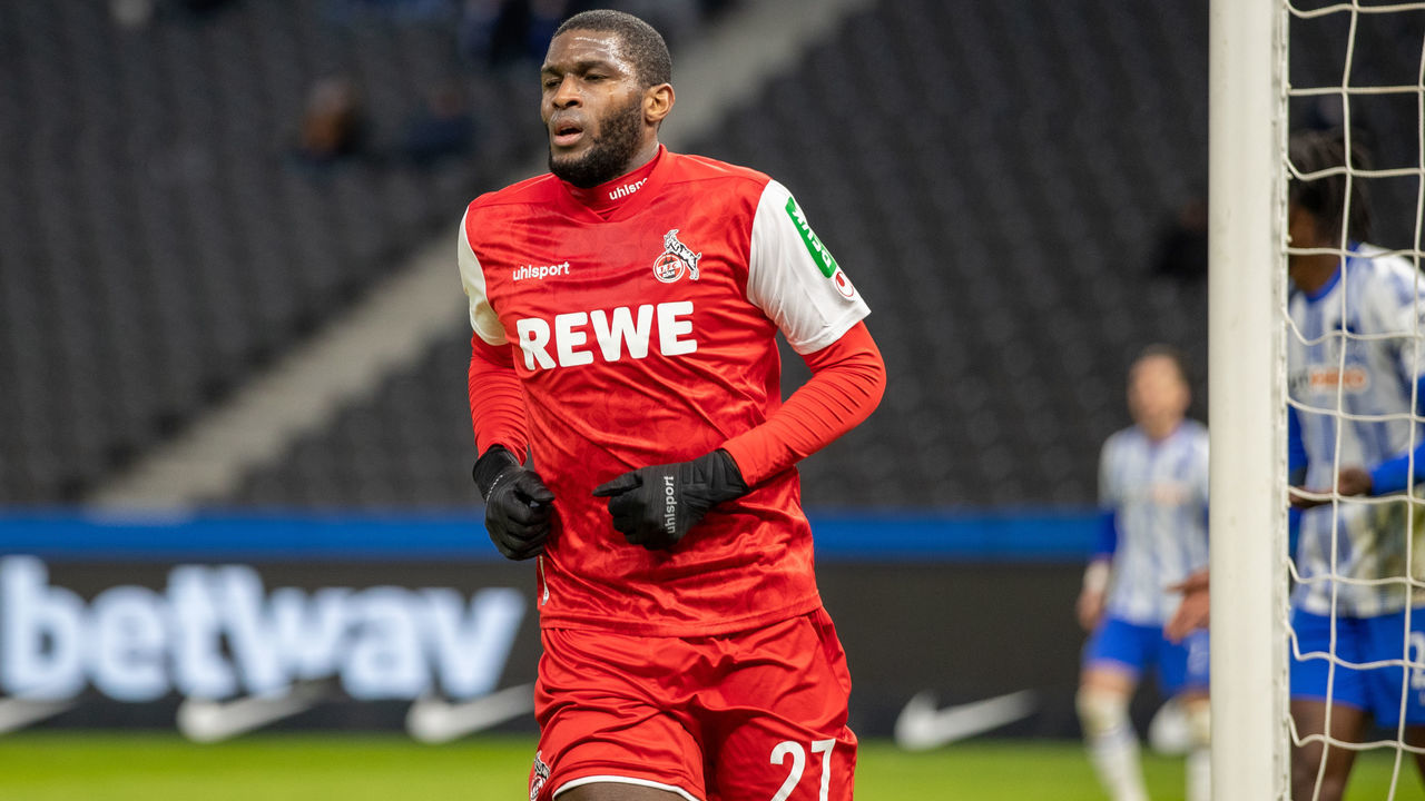 09 January 2022, Berlin: Soccer: Bundesliga, Hertha BSC - 1. FC Köln, Matchday 18, Olympiastadion. Anthony Modeste of 1. FC Köln celebrates after his goal for 1:0. Photo: Andreas Gora/dpa - IMPORTANT NOTE: In accordance with the requirements of the DFL Deutsche Fußball Liga and the DFB Deutscher Fußball-Bund, it is prohibited to use or have used photographs taken in the stadium and/or of the match in the form of sequence pictures and/or video-like photo series.