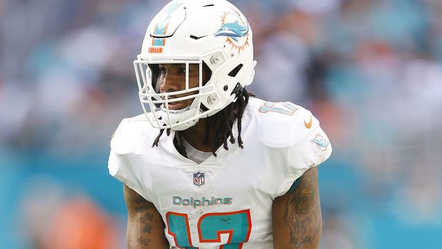 MIAMI GARDENS, FLORIDA - DECEMBER 05: Jaylen Waddle #17 of the Miami Dolphins in action against the New York Giants at Hard Rock Stadium on December 05, 2021 in Miami Gardens, Florida.