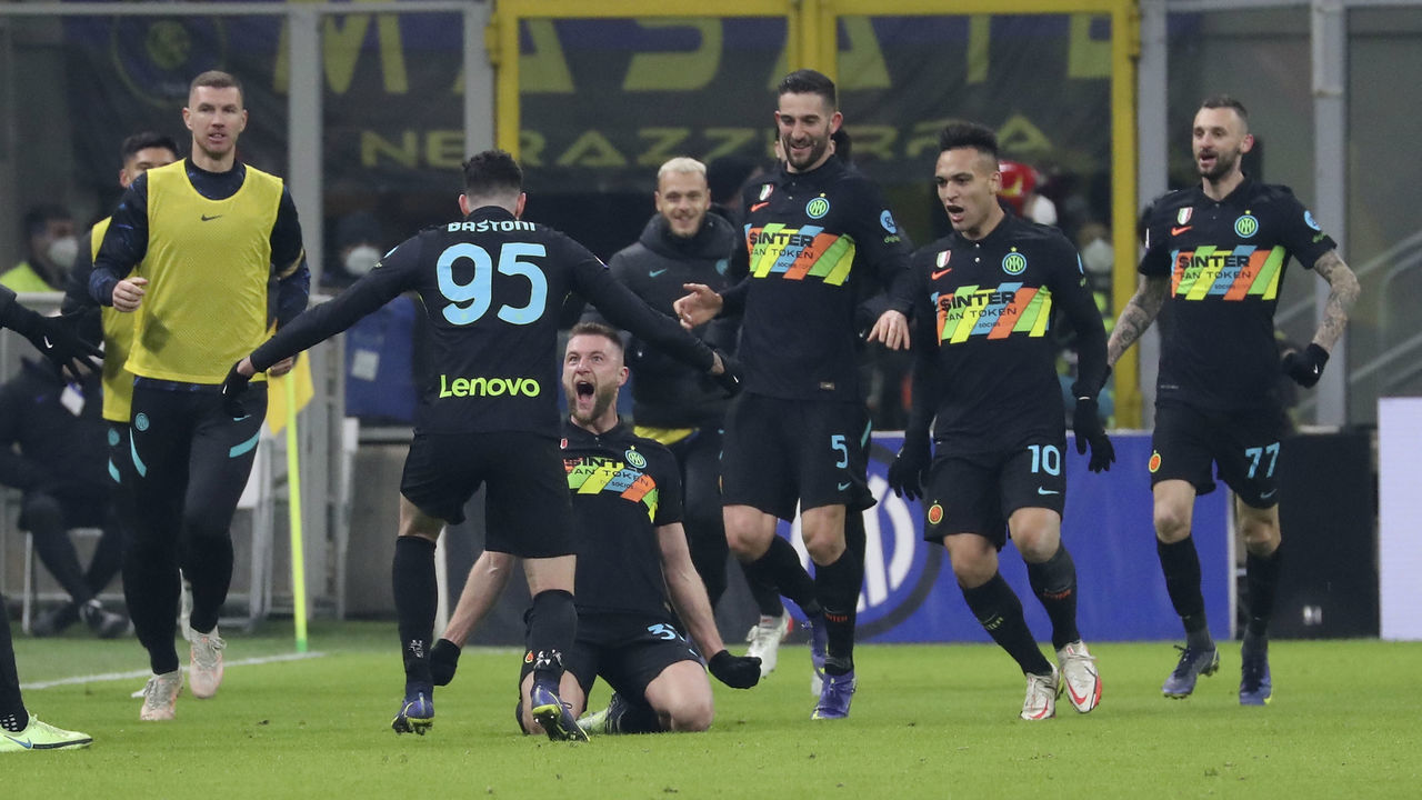 MILAN, ITALY - JANUARY 09: Milan Skriniar of FC Internazionale celebrates his goal with his team-mates during the Serie A match between FC Internazionale and SS Lazio at Stadio Giuseppe Meazza on January 09, 2022 in Milan, Italy.