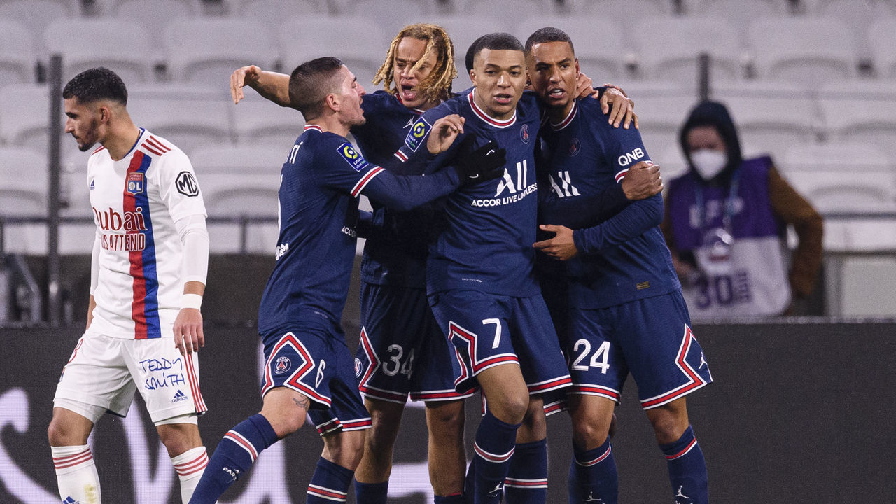 LYON, FRANCE - JANUARY 09: Thilo Kehrer of Paris Saint Germain (R) celebrating his goal with his teammates during the Ligue 1 Uber Eats match between Olympique Lyonnais and Paris Saint Germain at Groupama Stadium on January 9, 2022 in Lyon, France.