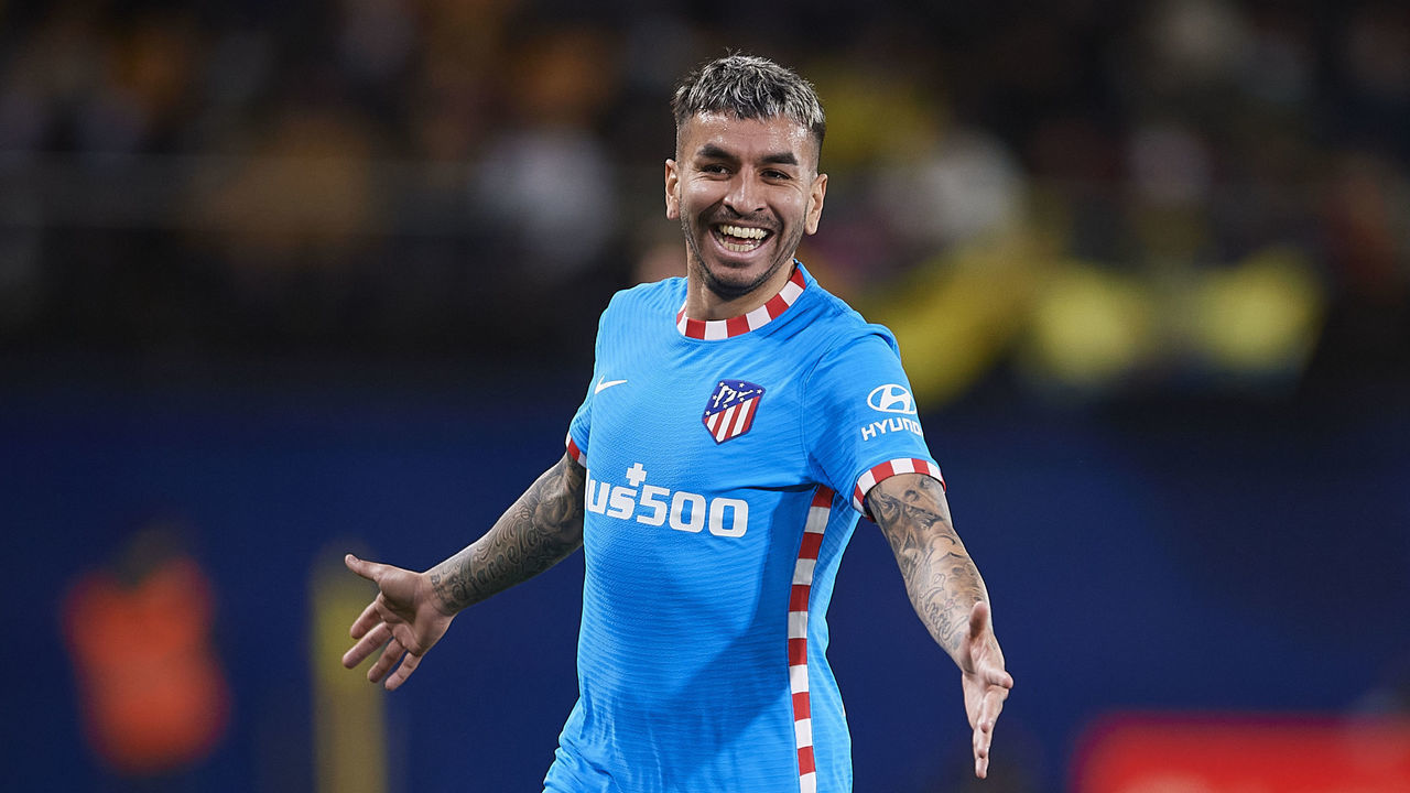 VILLARREAL, SPAIN - JANUARY 09: Angel Correa of Atletico Madrid celebrates their side's first goal during the La Liga Santader match between Villarreal CF and Club Atletico de Madrid at Estadio de la Ceramica on January 09, 2022 in Villarreal, Spain