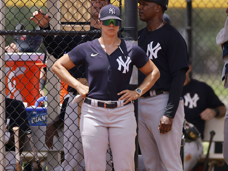 Yankees' Rachel Balkovec struck in face by batted ball, spring