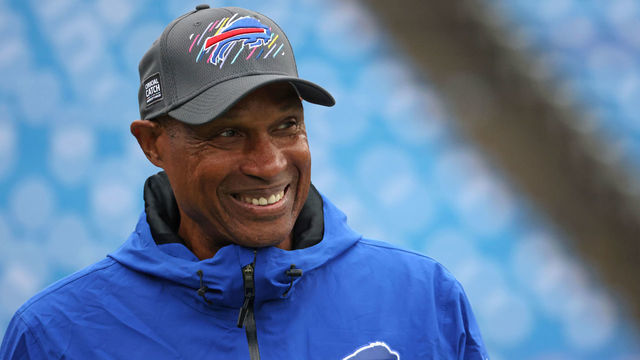 ORCHARD PARK, NY - OCTOBER 03: Defensive coordinator Leslie Frazier on the field before a game against the Houston Texans at Highmark Stadium on October 3, 2021 in Orchard Park, New York.