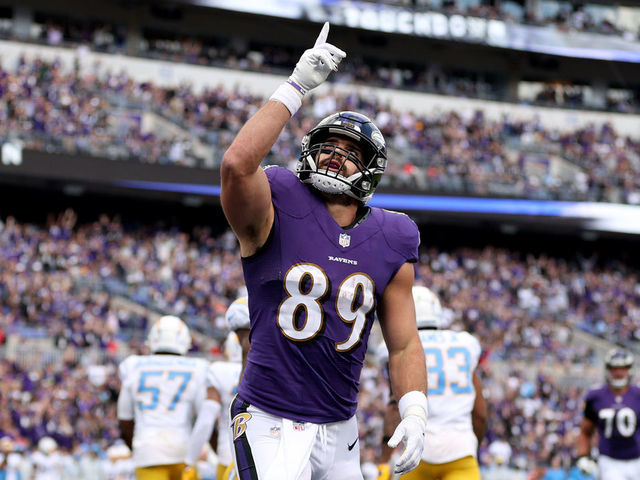 BALTIMORE, MARYLAND - OCTOBER 17: Mark Andrews #89 of the Baltimore Ravens celebrates a touchdown reception during the third quarter against the Los Angeles Chargers at M&T Bank Stadium on October 17, 2021 in Baltimore, Maryland.