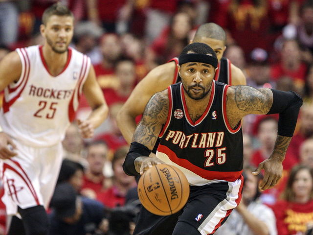 Mo Williams officially opts out
