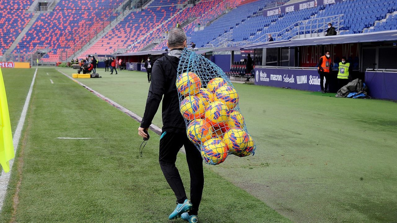 BOLOGNA, ITALY - JANUARY 06: A general view inside the Stadio Dall'Ara before the beginning of the Serie A match between Bologna FC and FC Internazionale on January 06, 2022 in Bologna, Italy. The match will not take place after eight players of Bologna FC tested positive for Covid.