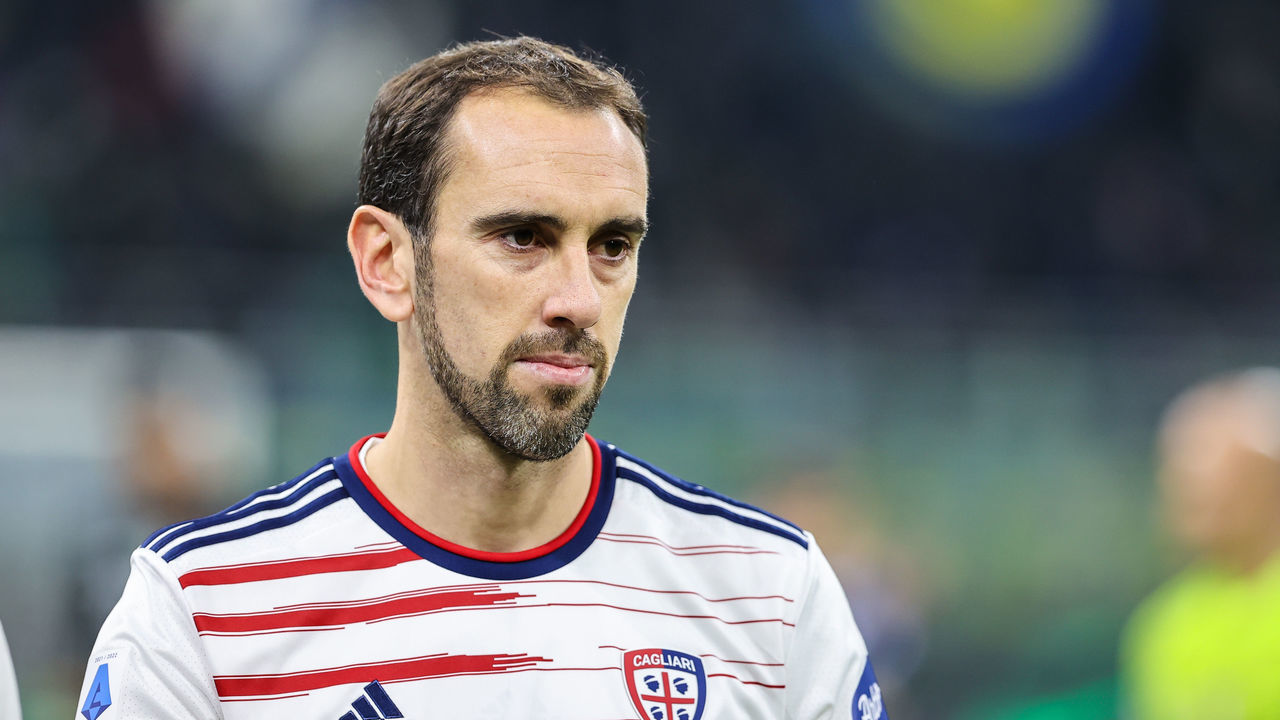 Diego Godin of Cagliari Calcio looks on during the Serie A 2021/22 football match between FC Internazionale and Cagliari Calcio at Giuseppe Meazza Stadium, Milan, Italy on December 12, 2021