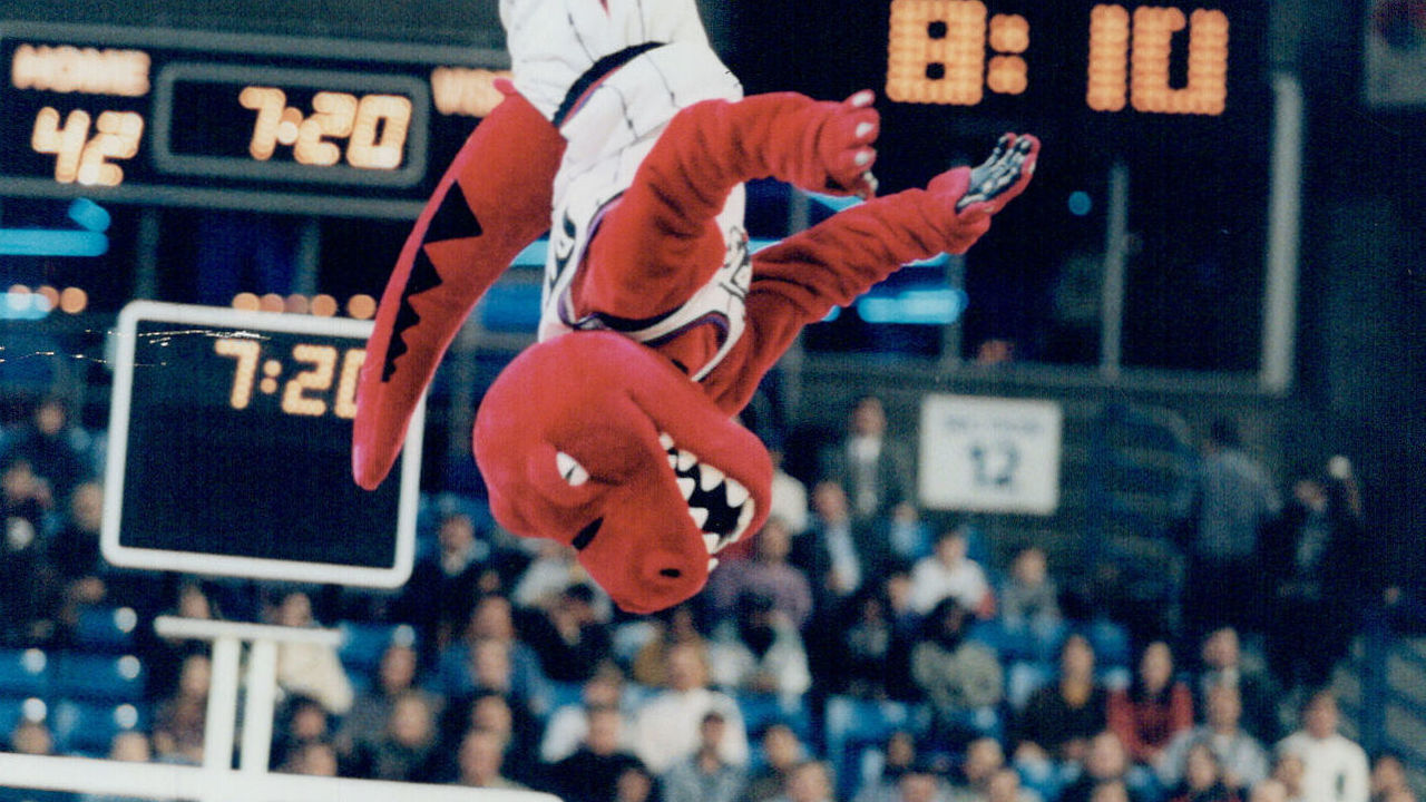 Pic: Raptors Set to Unveil A Throwback Court? – SportsLogos.Net News