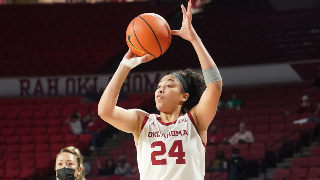NORMAN, OKLAHOMA - DECEMBER 07: Skylar Vann #24 of the Oklahoma Sooners takes a jump shot during a women's college basketball game against the Eastern Michigan Eagles at the Lloyd Noble Center on December 7, 2021 in Norman, Oklahoma.