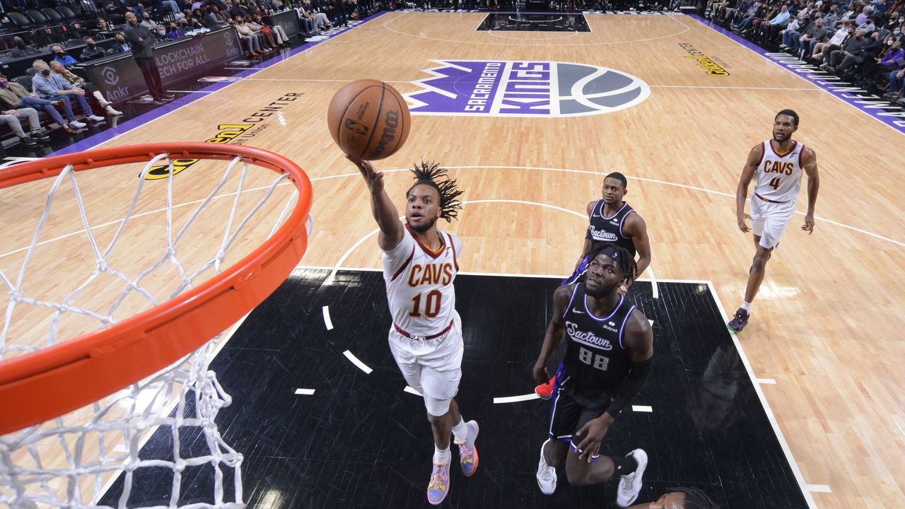 SACRAMENTO, CA - JANUARY 10: Darius Garland #10 of the Cleveland Cavaliers drives to the basket during the game against the Sacramento Kings on January 10, 2022 at Golden 1 Center in Sacramento, California. Mandatory Copyright Notice: Copyright 2022 NBAE