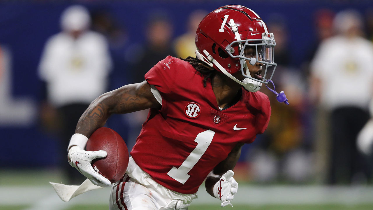 ATLANTA, GEORGIA - DECEMBER 04: Jameson Williams #1 of the Alabama Crimson Tide rushes against the Georgia Bulldogs during the third quarter of the SEC Championship game against the at Mercedes-Benz Stadium on December 04, 2021 in Atlanta, Georgia.