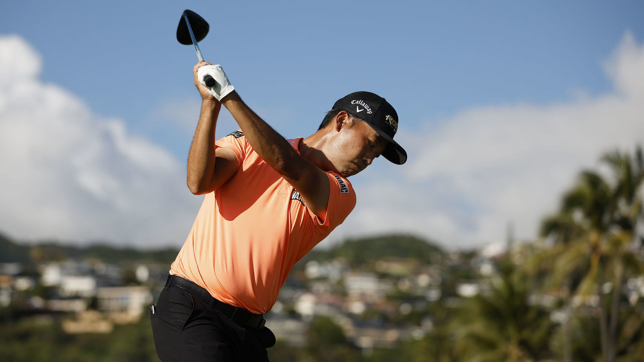 HONOLULU, HAWAII - JANUARY 13: Kevin Na of the United States plays his shot from the 14th tee during the first round of the Sony Open in Hawaii at Waialae Country Club on January 13, 2022 in Honolulu, Hawaii.