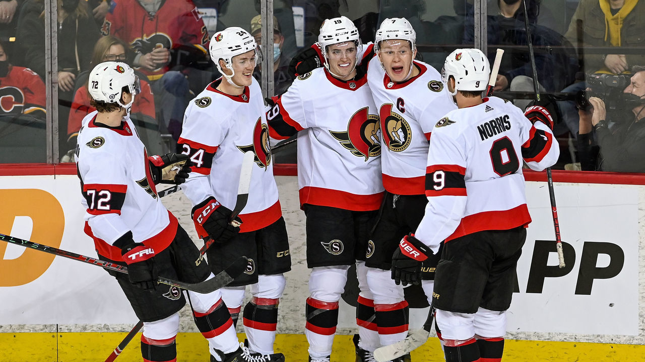 CALGARY, AB - JANUARY 13: Ottawa Senators Right Wing Drake Batherson (19) celebrates after scoring a goal with Ottawa Senators Left Wing Brady Tkachuk (7), Ottawa Senators Defenceman Jacob Bernard-Docker (24), Ottawa Senators Defenceman Thomas Chabot (72) and Ottawa Senators Center Josh Norris (9) during the second period of an NHL game where the Calgary Flames hosted the Ottawa Senators on January 13, 2022, at the Scotiabank Saddledome in Calgary, AB.