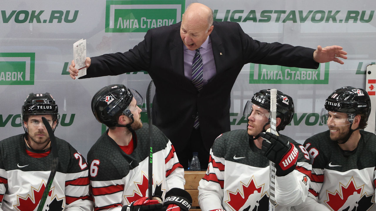 MOSCOW, RUSSIA DECEMBER 17, 2021: Canadas head coach Claude Julien attends his national teams 2021 Channel One Cup ice hockey match against Sweden at CSKA Arena as part of the 2021/22 Euro Hockey Tour. Valery Sharifulin/TASS