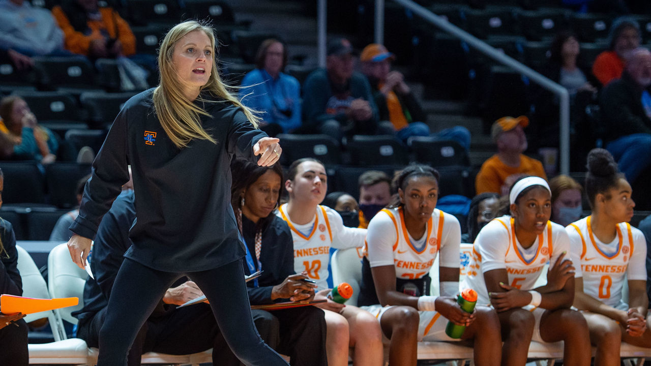 KNOXVILLE, TN - NOVEMBER 03: Tennessee Lady Vols head coach Kellie Harper coaching in a game between the Tennessee Lady Vols and the Georgia College Bobcats on November 3, 2021, at Thompson-Boling Arena in Knoxville, TN.