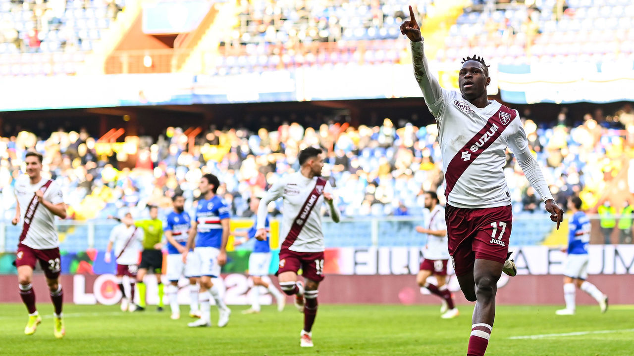 GENOA, ITALY - JANUARY 15: Wilfried Singo of Torino (R) celebrates after scoring a goal during the Serie A match between UC Sampdoria and Torino FC at Stadio Luigi Ferraris on January 15, 2022 in Genoa, Italy.