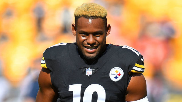 PITTSBURGH, PA - OCTOBER 10: JuJu Smith-Schuster #19 of the Pittsburgh Steelers warms up prior to the game against the Denver Broncos at Heinz Field on October 10, 2021 in Pittsburgh, Pennsylvania.