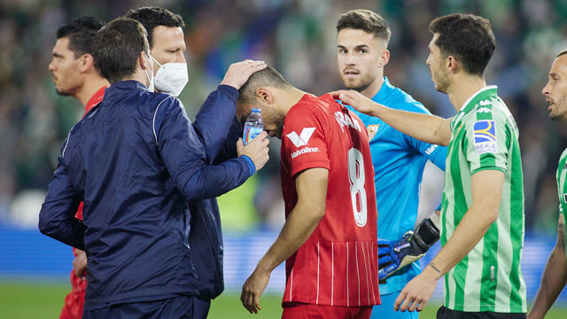 SEVILLA, SPAIN - JANUARY 15: Joan Jordan of Sevilla hurts after a fan threw a stick during the spanish league, the round of 16 of the Copa del Rey, football match played between Real Betis and Sevilla FC at Benito Villamarin stadium on January 15, 2022, in Sevilla, Spain.