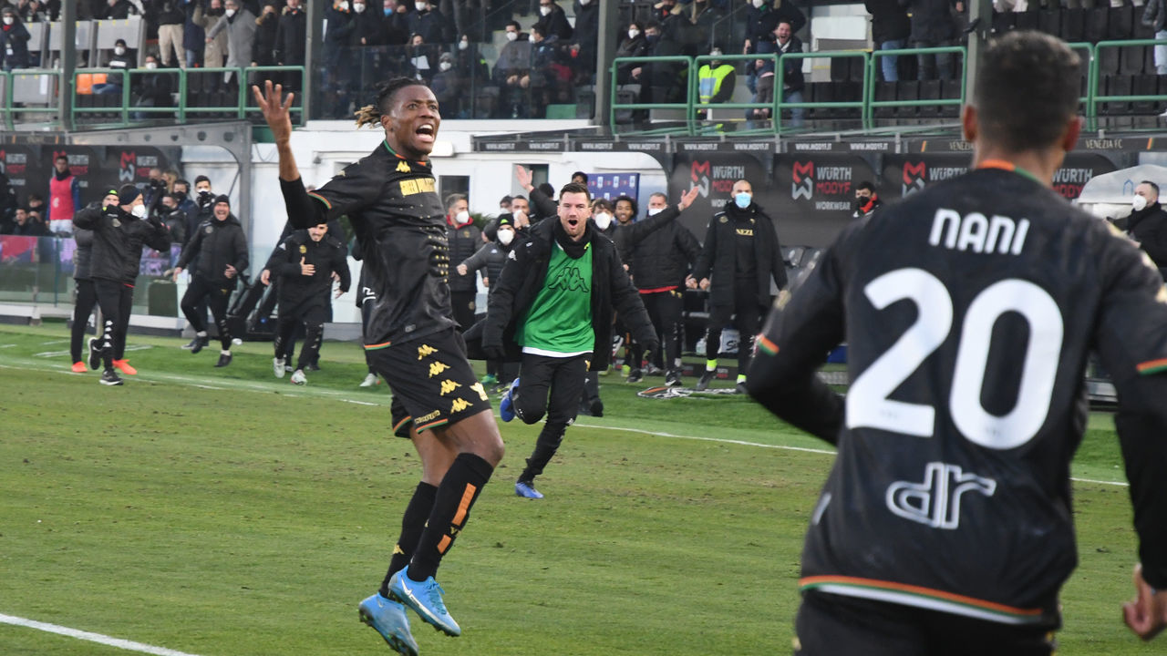 VENICE, ITALY - JANUARY 16: David Okereke of Venezia celebrates his team's equalizing goal during the Serie A match between Venezia FC and Empoli FC at Stadio Pier Luigi Penzo on January 16, 2022 in Venice, Italy.