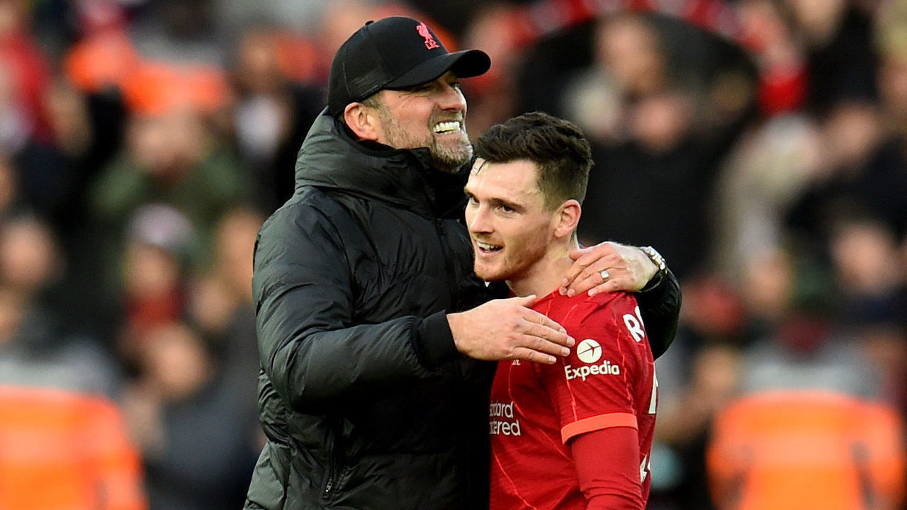 LIVERPOOL, ENGLAND - JANUARY 16: (THE SUN OUT, THE SUN ON SUNDAY OUT) Jurgen Klopp manager of Liverpool embracing Andy Robertson of Liverpool at the end of the Premier League match between Liverpool and Brentford at Anfield on January 16, 2022 in Liverpool, England.