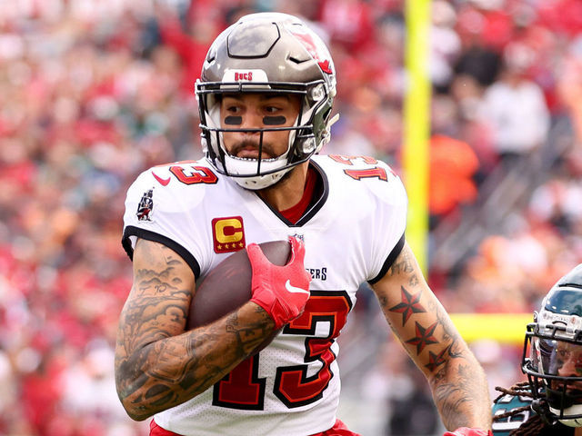 TAMPA, FLORIDA - JANUARY 16: Mike Evans #13 of the Tampa Bay Buccaneers makes a catch against Avonte Maddox #29 of the Philadelphia Eagles during the first quarter in the NFC Wild Card Playoff game at Raymond James Stadium on January 16, 2022 in Tampa, Florida.