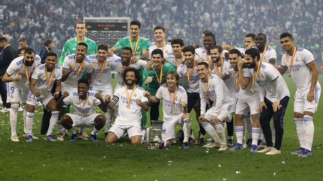 Real Madrid players celebrate after winning the Spanish Super Cup final football match between Athletic Bilbao and Real Madrid on January 16, 2022, at the King Fahd International stadium in the Saudi capital of Riyadh. - Real Madrid won the Spanish Super Cup by beating Athletic Bilbao 2-0 today as Luka Modric and a Karim Benzema penalty secured a comfortable victory in Saudi Arabia.