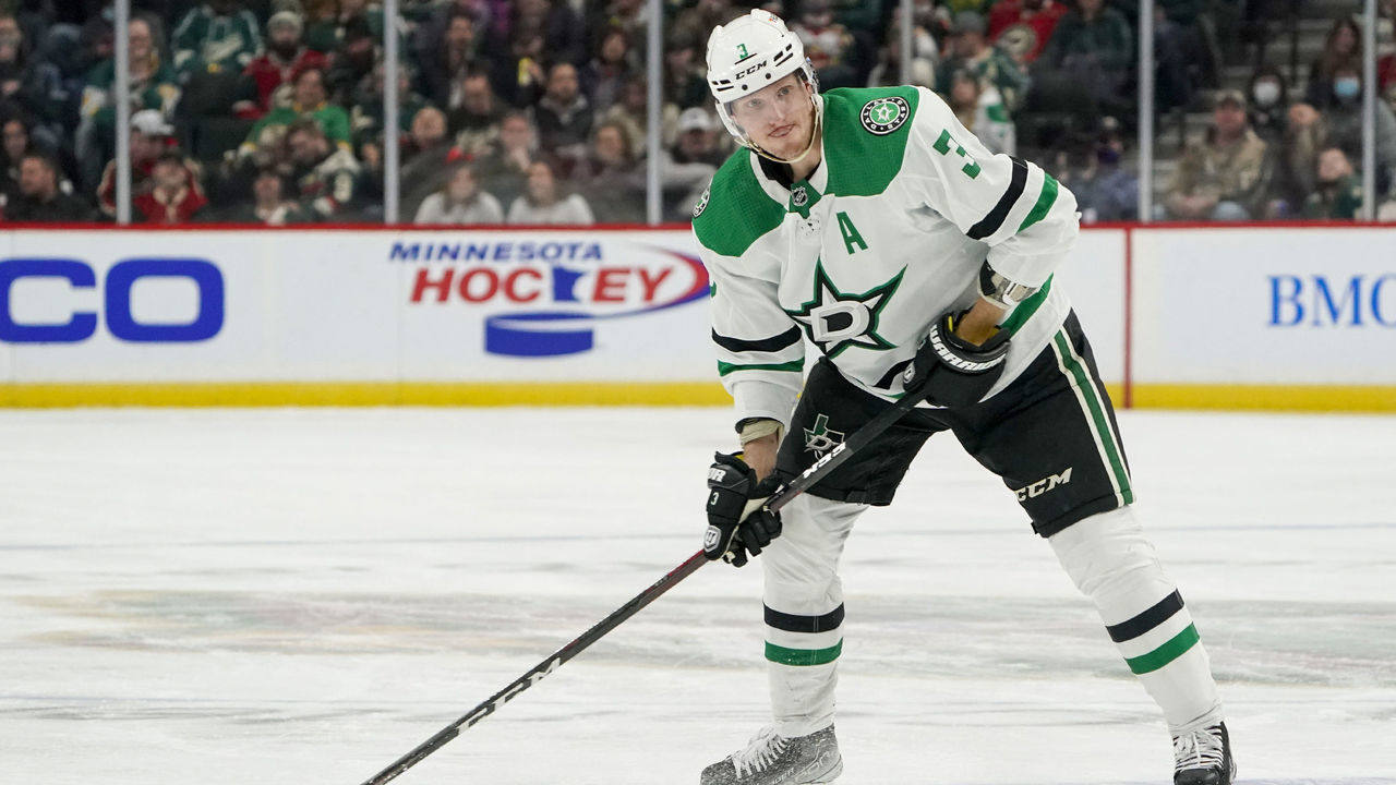 ST. PAUL, MN - NOVEMBER 18: Dallas Stars Defenceman John Klingberg (3) looks to shoot during a game between the Minnesota Wild and Dallas Stars on November 18, 2021, at Xcel Energy Center in St. Paul, MN.