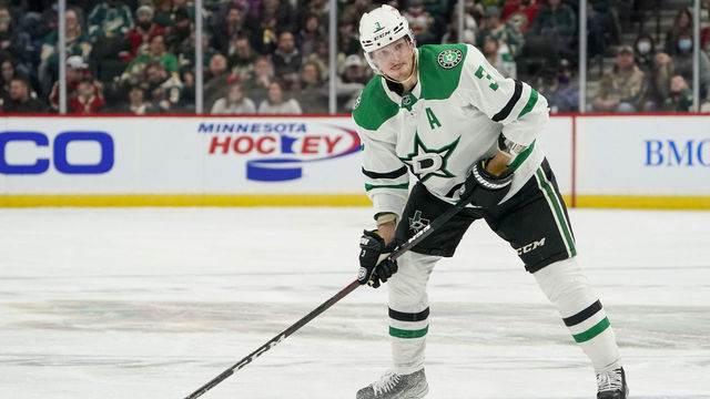 ST. PAUL, MN - NOVEMBER 18: Dallas Stars Defenceman John Klingberg (3) looks to shoot during a game between the Minnesota Wild and Dallas Stars on November 18, 2021, at Xcel Energy Center in St. Paul, MN.