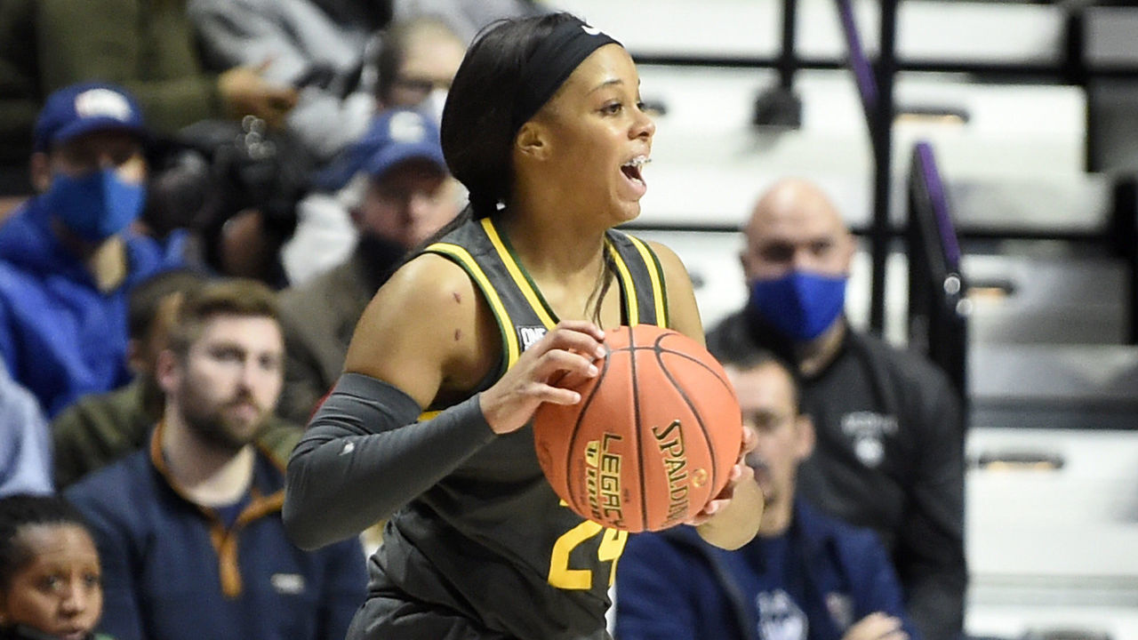 UNCASVILLE, CONNECTICUT - DECEMBER 19: Sarah Andrews #24 of the Baylor Lady Bears handles the ball against the Michigan Wolverines during the Basketball Hall of Fame Women's Showcase at Mohegan Sun Arena on December 19, 2021 in Uncasville, Connecticut.