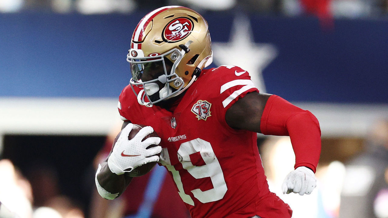 ARLINGTON, TEXAS - JANUARY 16: Deebo Samuel #19 of the San Francisco 49ers carries the ball against the Dallas Cowboys during the second quarter in the NFC Wild Card Playoff game at AT&T Stadium on January 16, 2022 in Arlington, Texas.