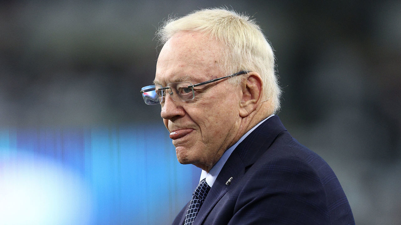 ARLINGTON, TEXAS - JANUARY 02: Owner Jerry Jones of the Dallas Cowboys on the field before the game against the Arizona Cardinals at AT&T Stadium on January 02, 2022 in Arlington, Texas.