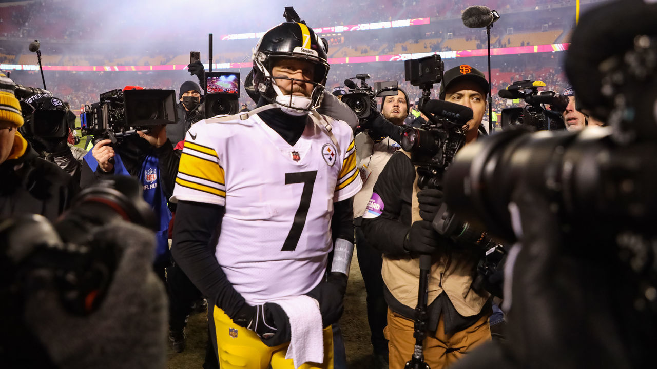 KANSAS CITY, MISSOURI - JANUARY 16: Ben Roethlisberger #7 of the Pittsburgh Steelers reacts as he walks off the field after being defeated by the Kansas City Chiefs 42-21 in the NFC Wild Card Playoff game at Arrowhead Stadium on January 16, 2022 in Kansas City, Missouri.