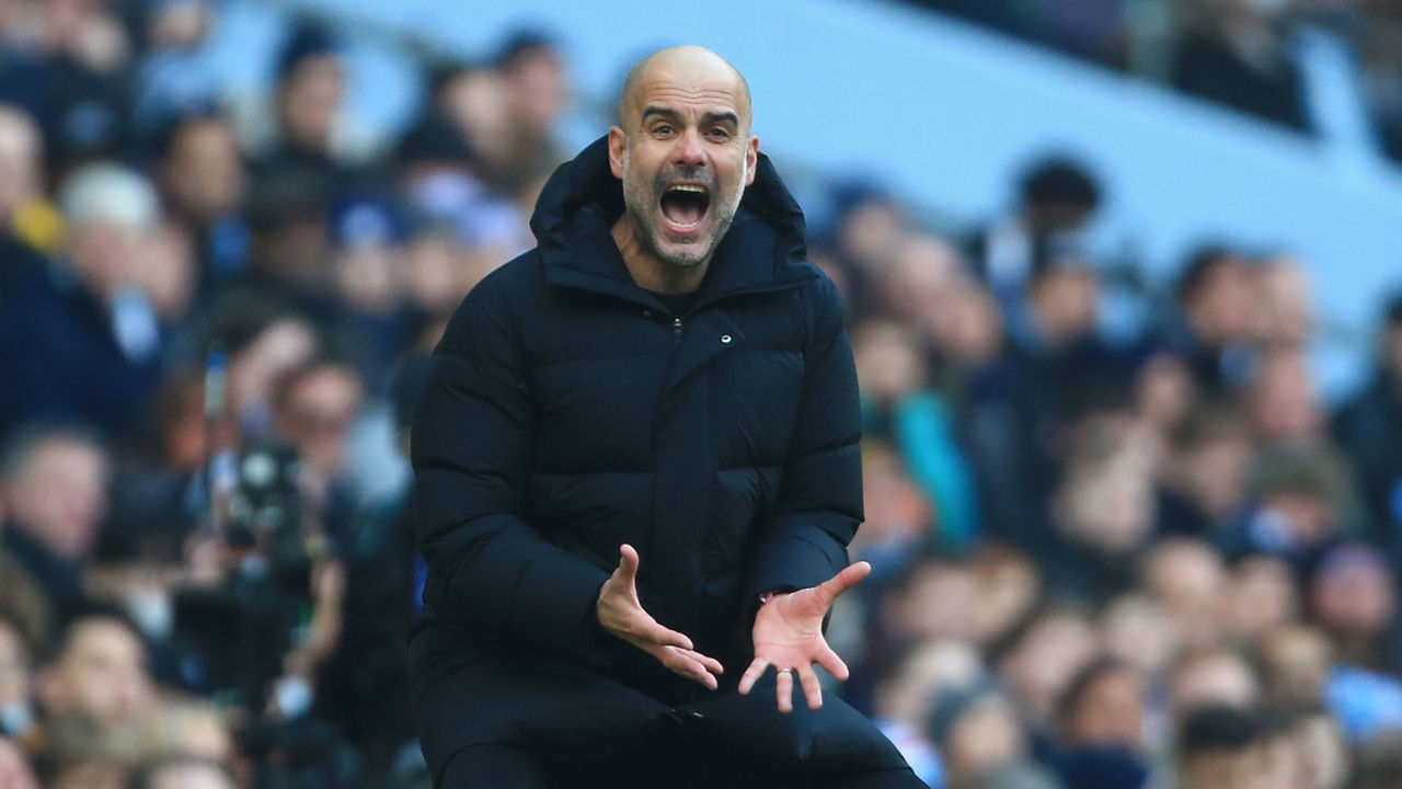 MANCHESTER, ENGLAND - JANUARY 15: Manchester City manager Pep Guardiola shouts from the touchline during the Premier League match between Manchester City and Chelsea at Etihad Stadium on January 15, 2022 in Manchester, England.