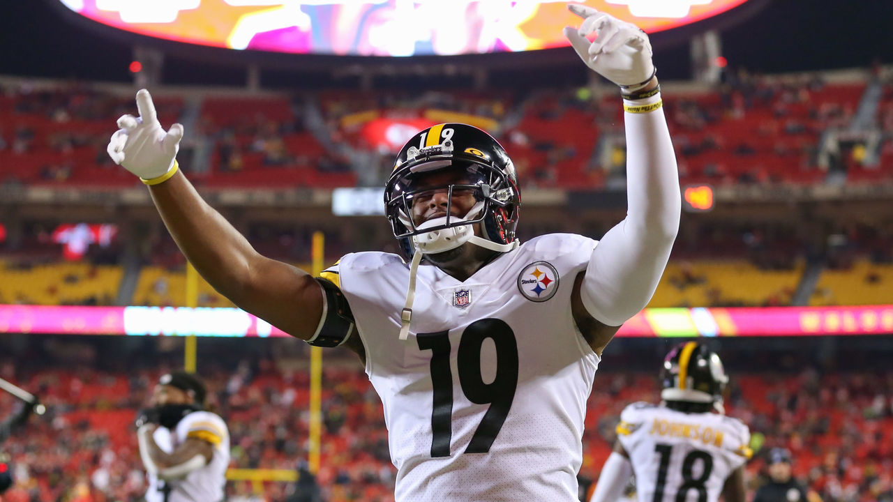 KANSAS CITY, MO - JANUARY 16: Pittsburgh Steelers wide receiver JuJu Smith-Schuster (19) raises his hands to fire up the crowd before an AFC wild card playoff game between the Pittsburgh Steelers and Kansas City Chiefs on Jan 16, 2022 at GEHA Field at Arrowhead Stadium in Kansas City, MO.