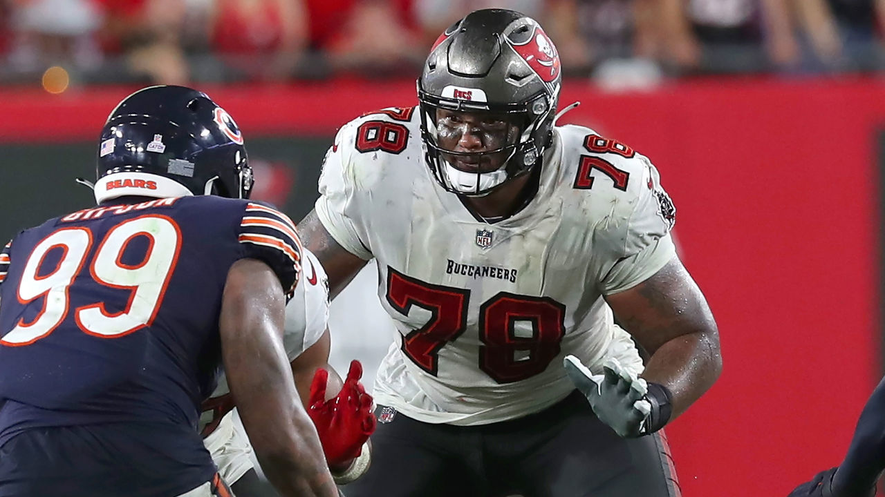 TAMPA, FL - OCTOBER 24: Tampa Bay Buccaneers Offensive Tackle Tristan Wirfs (78) pass blocks during the regular season game between the Chicago Bears and the Tampa Bay Buccaneers on October 24, 2021 at Raymond James Stadium in Tampa, Florida.
