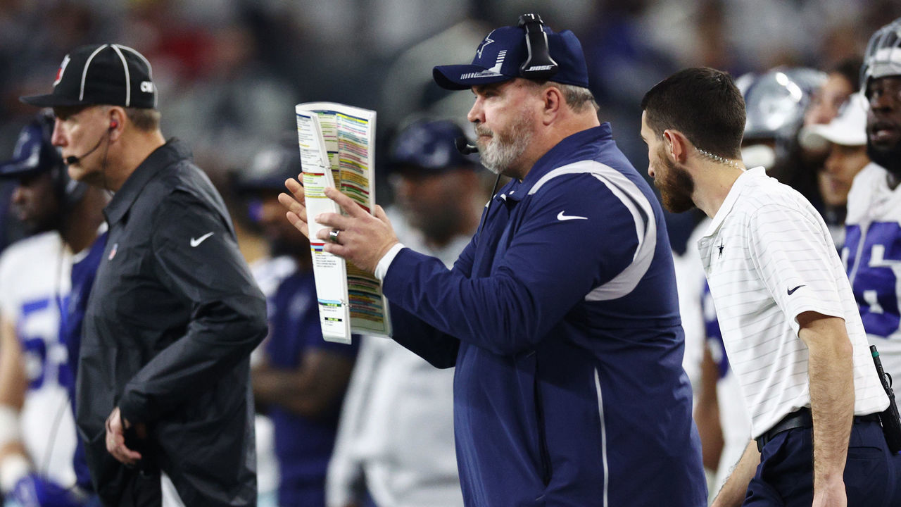 ARLINGTON, TEXAS - JANUARY 16: Head coach Mike McCarthy of the Dallas Cowboys looks on against the San Francisco 49ers during the second half in the NFC Wild Card Playoff game at AT&T Stadium on January 16, 2022 in Arlington, Texas.