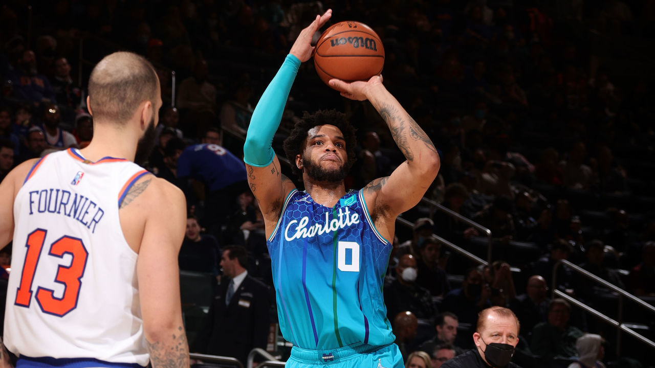 NEW YORK, NY - JANUARY 17: Miles Bridges #0 of the Charlotte Hornets shoots the ball during the game against the New York Knicks on January 17, 2022 at Madison Square Garden in New York City, New York. Mandatory Copyright Notice: Copyright 2022 NBAE
