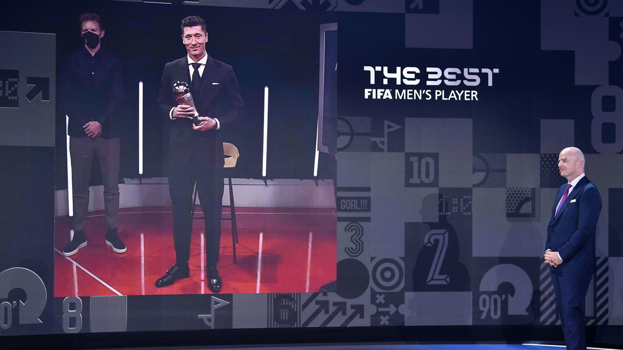ZURICH, SWITZERLAND - JANUARY 17: FIFA President Gianni Infantino speaks with the Best FIFA Mens Player 2021 award winner Robert Lewandowski during the Best FIFA Football Awards 2021 on January 17, 2022 in Zurich, Switzerland.