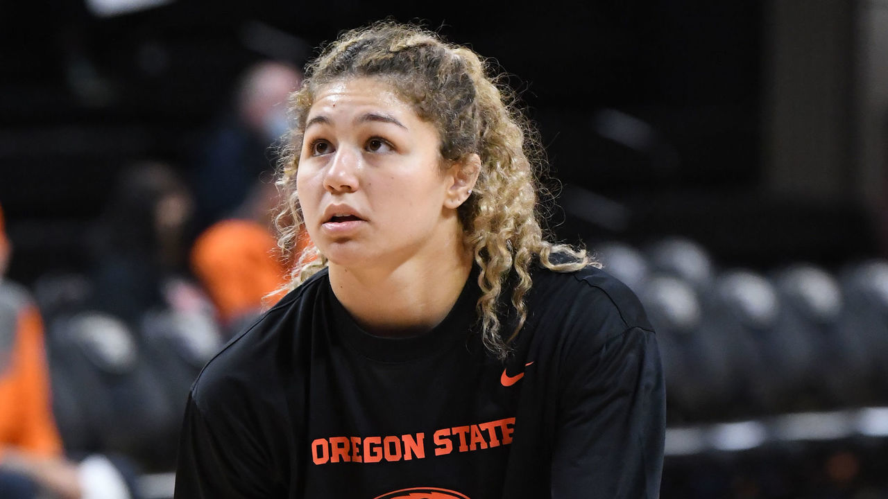CORVALLIS, OR - JANUARY 13: during a Oregon State Beavers guard Talia Von Oelhoffen (22) warms up prior to the start of the game PAC-12 conference womens basketball game between the Arizona Wildcats and Oregon State Beavers on January 13, 2022 at Gill Coliseum in Corvallis, Oregon.