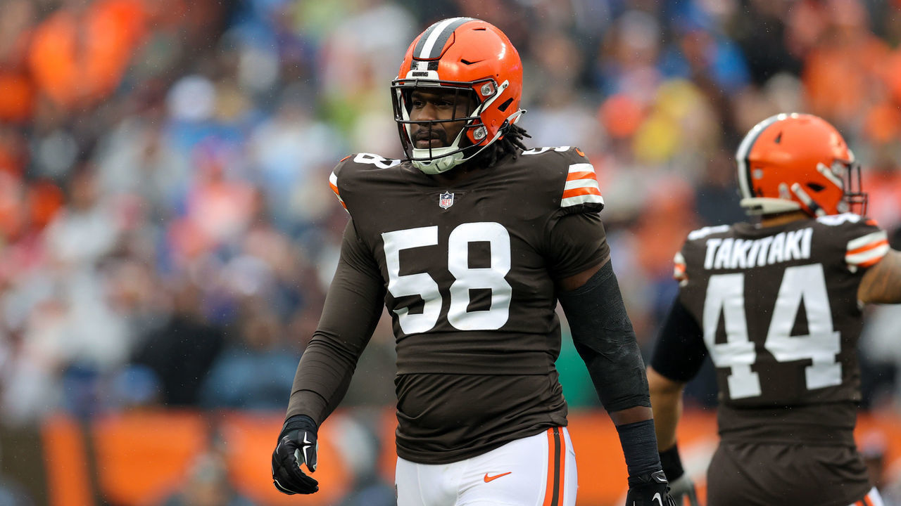 CLEVELAND, OH - NOVEMBER 21: Cleveland Browns defensive tackle Malik McDowell (58) on the field during the first quarter of the National Football League game between the Detroit Lions and Cleveland Browns on November 21, 2021, at FirstEnergy Stadium in Cleveland, OH.