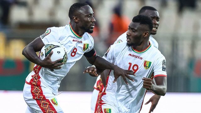 Guinea's midfielder Naby Keita (L) celebrates after scoring his team's first goal during the Group B Africa Cup of Nations (CAN) 2021 football match between Zimbabwe and Guinea at Stade Ahmadou Ahidjo in Yaounde on January 18, 2022.