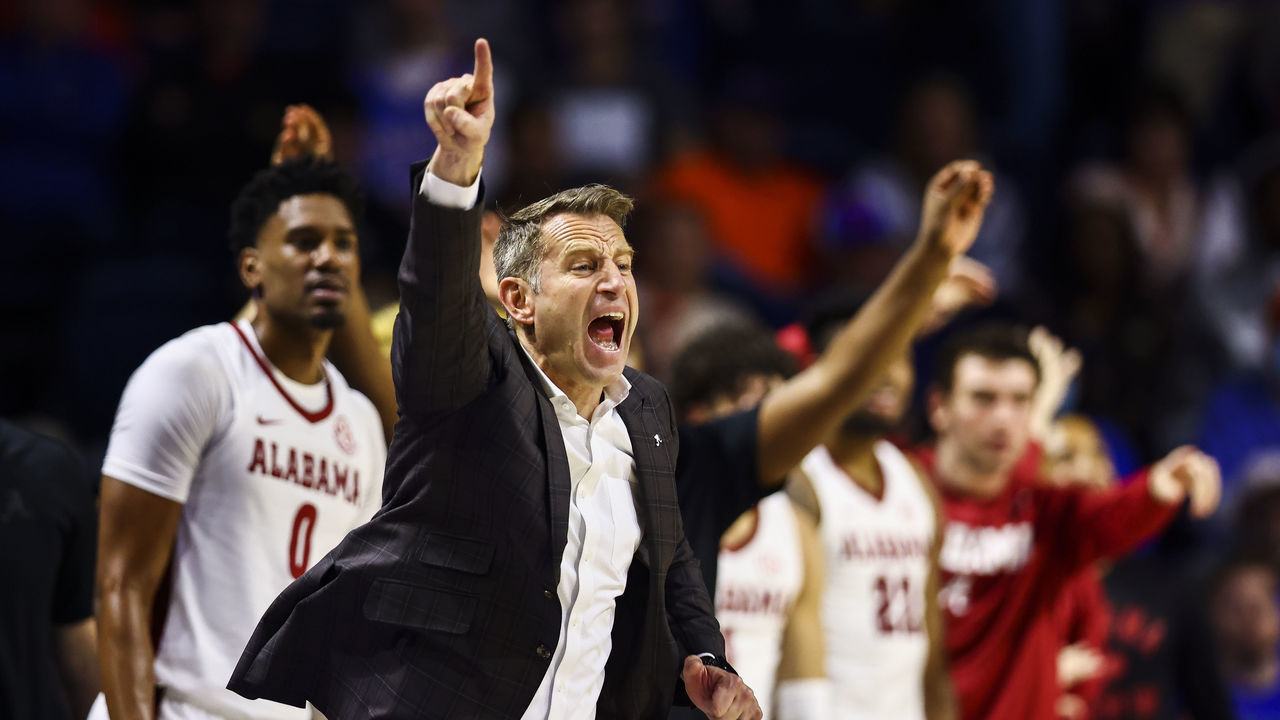GAINESVILLE, FLORIDA - JANUARY 05: head coach Nate Oats of the Alabama Crimson Tide gestures during the second half of a game against the Florida Gators at the Stephen C. O'Connell Center on January 05, 2022 in Gainesville, Florida.