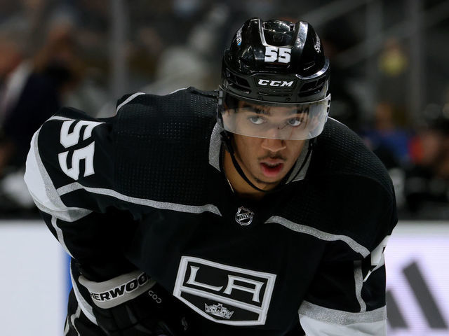 Kings' Byfield makes season debut vs. Avalanche | theScore.com
