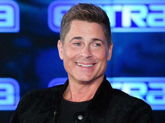 BURBANK, CALIFORNIA - JANUARY 13: Rob Lowe visits "Extra" at Burbank Studios on January 13, 2020 in Burbank, California.