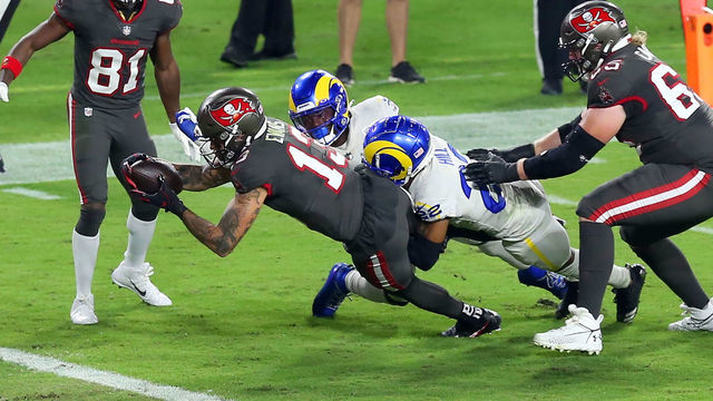 TAMPA, FL - NOVEMBER 23: Mike Evans (13) of the Bucs fought off two Rams defenders to dive into the end zone for the touchdown during the regular season game between the Los Angeles Rams and the Tampa Bay Buccaneers on November 23, 2020 at Raymond James Stadium in Tampa, Florida.